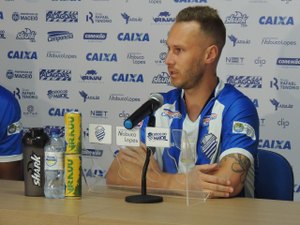 Regularizado: Alemão tem nome publicado no BID e fica liberado para estrear pelo CSA