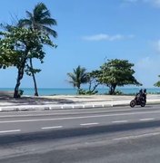 [Vídeo] Derramamento de óleo na pista é registrado na Avenida da Paz, em Maceió