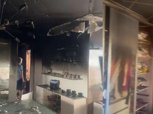 Testemunha diz que viu suspeito sair do quarto onde incêndio em apartamento teve início