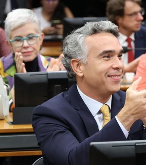 Rafael Brito comemora aprovação de Projeto de lei que cria piso salarial para profissionais da educação