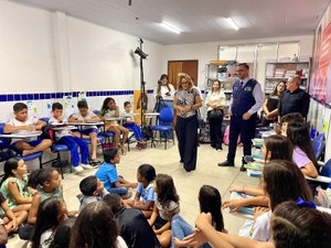 Leonardo Dias visita escola bilíngue em Pilar e anuncia implantação do método em Maceió