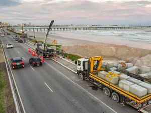 Prefeito JHC dá ordem de serviço para obras de contenção marítima na praia do Sobral