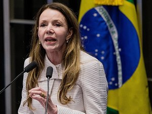 Senado aprova reforma política que pode reduzir número de partidos