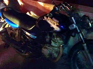 Moto colide com bicicleta na AL-220, em Arapiraca