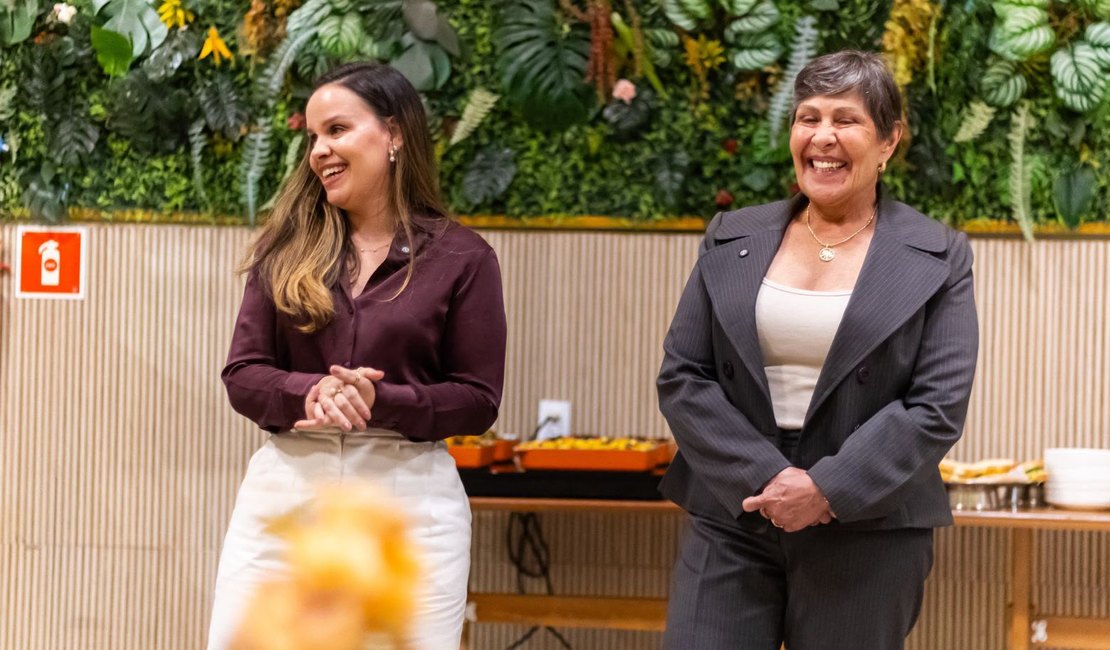 Célia Rocha e Nathália Barbosa mobilizam mulheres em encontro político
