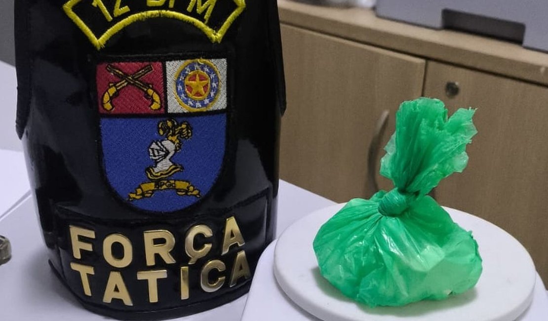 Suspeito de tráfico invade escola em obras em Maceió e é contido e amarrado por trabalhadores