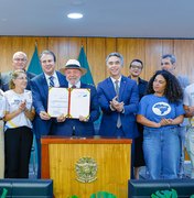 Rafael Brito participa do lançamento de programa para valorização dos professores