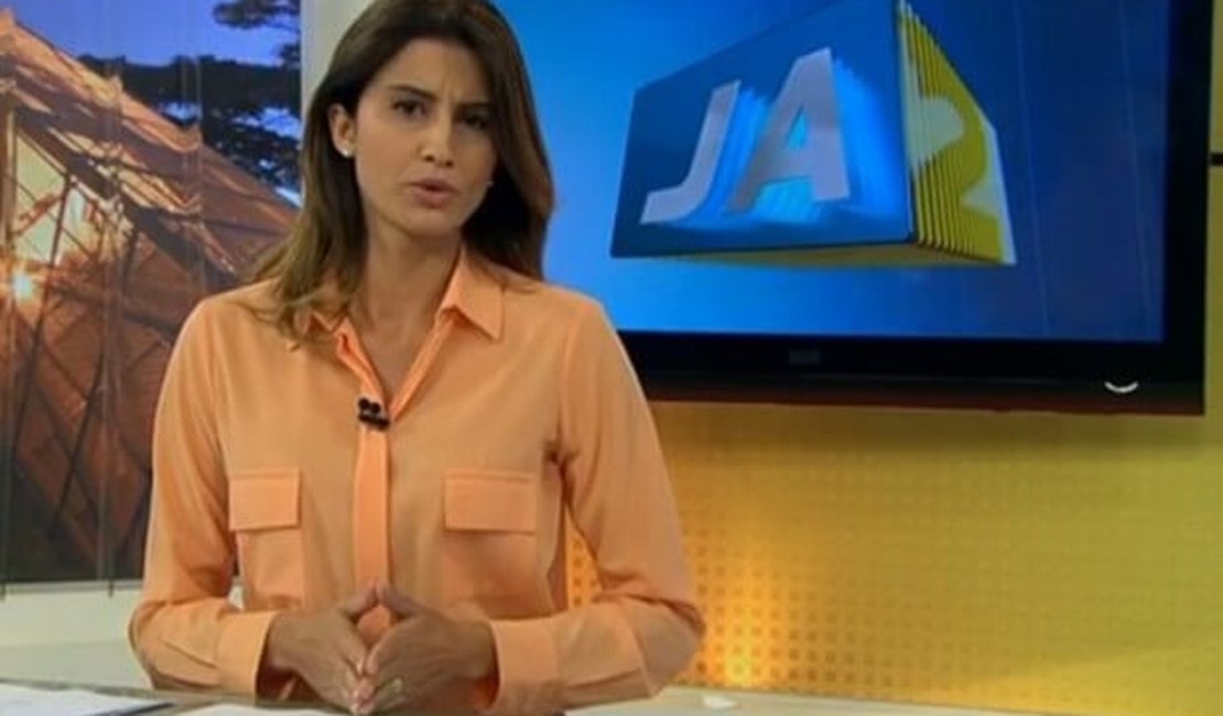 Jornalista da Globo comete gafe e pede para recomeçar