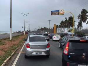 Manifestantes fecham vias em protesto após acidente com pescador