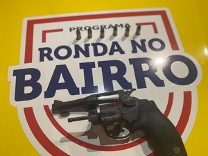 Ronda no Bairro detém jovem suspeito de roubar moto, relógio e celular na Pajuçara