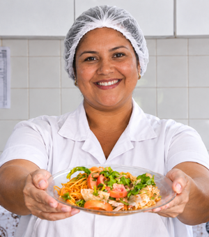 Arapiraca lança EducaChef para valorizar cozinheiras da Rede Municipal
