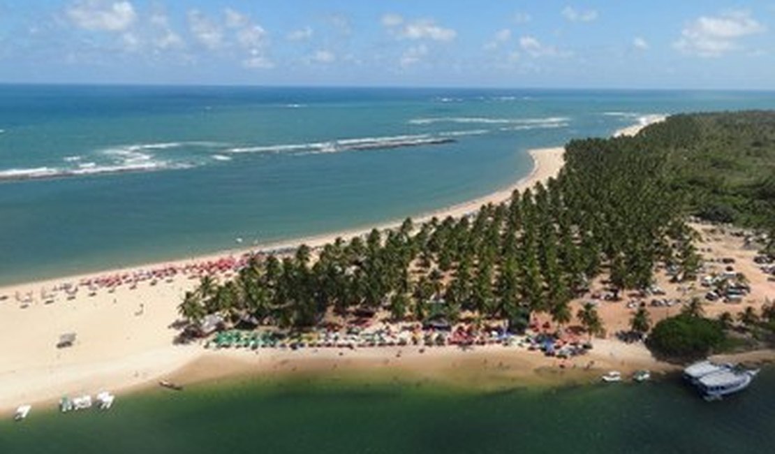 Praias do litoral alagoano apresentam 16 trechos impróprios para banho