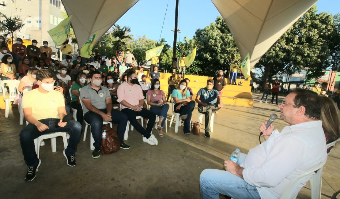 Luciano Barbosa se reúne com jovens de Arapiraca e debate propostas