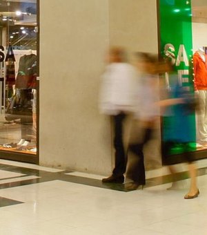 Shopping em Arapiraca comemora quatro anos com 30% das lojas fechadas e reclamações da falta de divulgação e segurança.