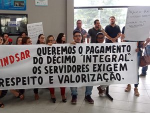 Servidores têm medo que Teófilo não cumpra decisão judicial e fazem paralisação