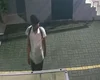 [Vídeo] Homem invade imobiliária e furta televisão no Tabuleiro do Martins, em Maceió