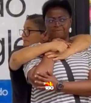 [Vídeo] Mulher é feita refém em ponto de ônibus na Avenida Paulista, em São Paulo