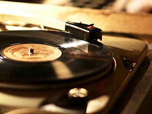 Vinil completa 70 anos neste sábado e mantém status de mídia atemporal