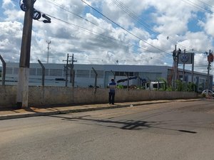 Equatorial faz retirada de postes no Portal Capital na manhã desta quinta-feira (7)