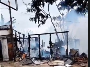 Incêndio atinge peixaria no conjunto Eustáquio Gomes, em Maceió