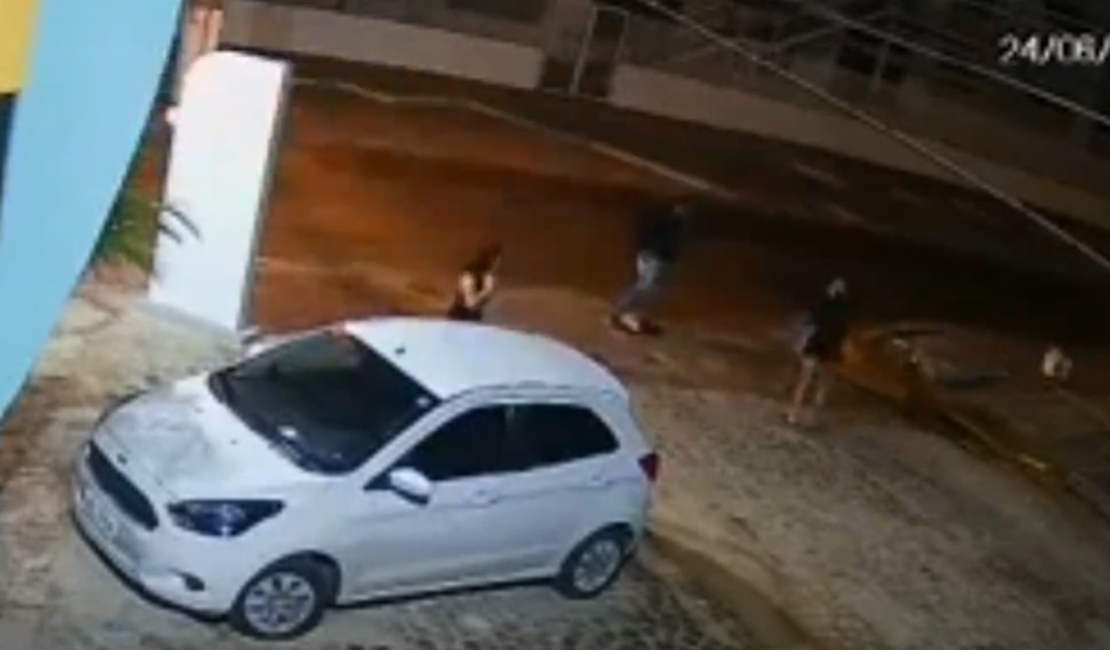 Suspeito é flagrado assaltando jovens após show em Maceió