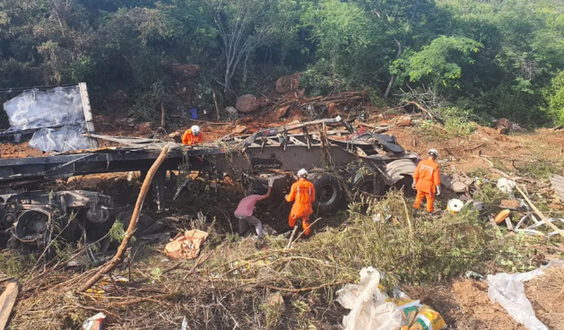 Corpo de criança de 4 anos desaparecida após acidente na Bahia é encontrado pelos Bombeiros