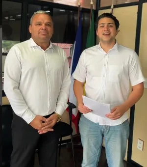Com quase 10 anos de espera, prefeito anuncia reajuste salarial para professores em Santana do Ipanema