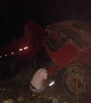 Capotamento de caminhão deixa homem ferido em Ibateguara