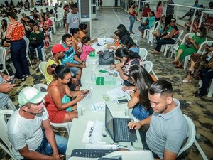Prefeitura de Penedo inicia entrega do cartão dos programas Mesa Cheia e Bolsa Auxílio Permanência