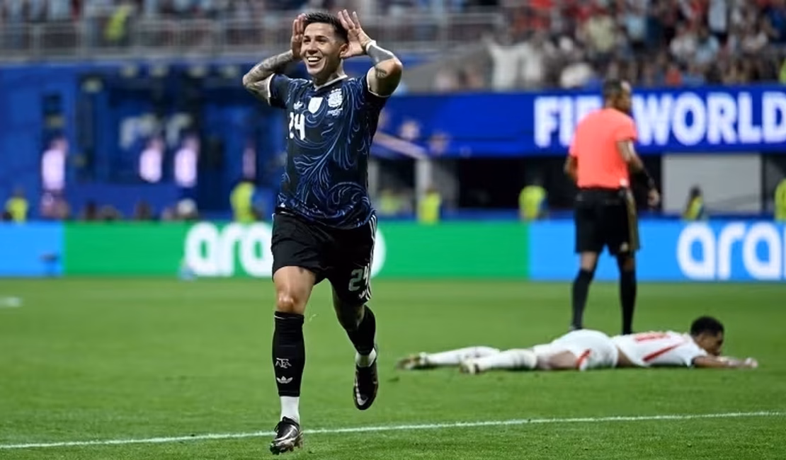 Lautaro marca no fim, Argentina vira sobre Inglaterra e vai à final da Copa