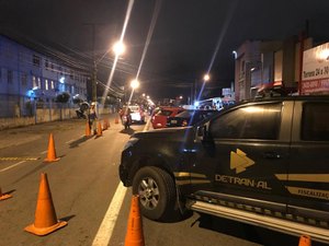 Operação da Lei Seca flagra inabilitados e recolhe CNHs