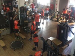 Jogadores do ASA fazem exercícios preventivos e de fortalecimento físico