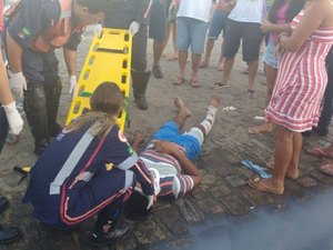 Acidente em cruzamento deixa condutor de motocicleta ferido