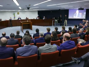 [Vídeo] STF retoma julgamento de Bolsonaro após pausa; defesas serão ouvidas