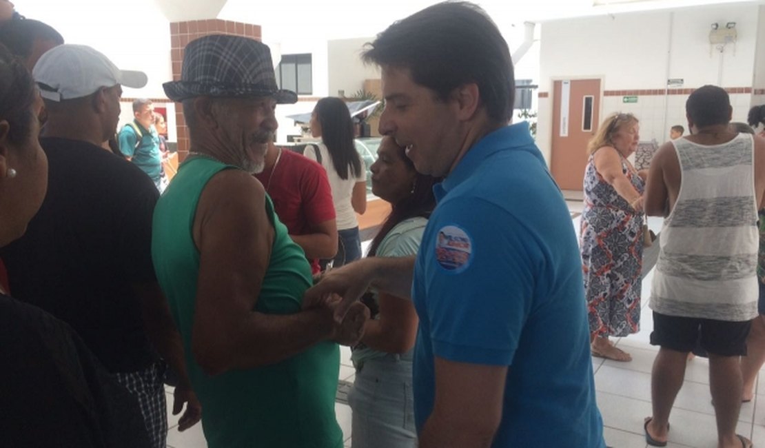 'A senhora tá mal informada' candidato Wilson Junior responde eleitora que ameaça o denunciar