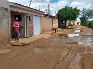 [Vídeo] Sem ruas pavimentadas, moradores do bairro Bom Sucesso sofrem com falta de estrutura