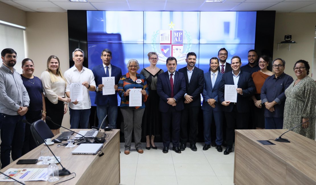 [Vídeo] Candidatos à Prefeitura de Maceió assinam Pacto pela 1ª Infância