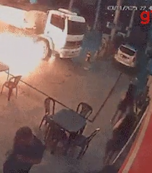 Homem causa princípio de incêndio ao acender cigarro em posto de combustíveis