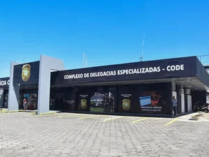 Complexo de Delegacias fica às escuras após furto de fiação elétrica, na Mangabeiras