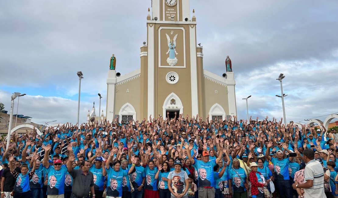 Fernando Pereira lidera romaria de mais de mil romeiros de Junqueiro ao Juazeiro do Padre Cícero