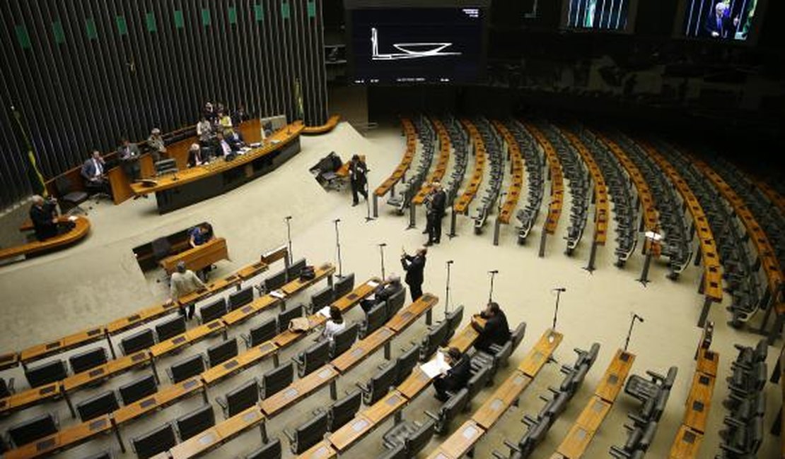 Câmara pode votar hoje proposta que adia eleições deste ano