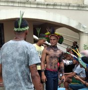 Povos indígenas fazem protesto na sede da Funai em Maceió