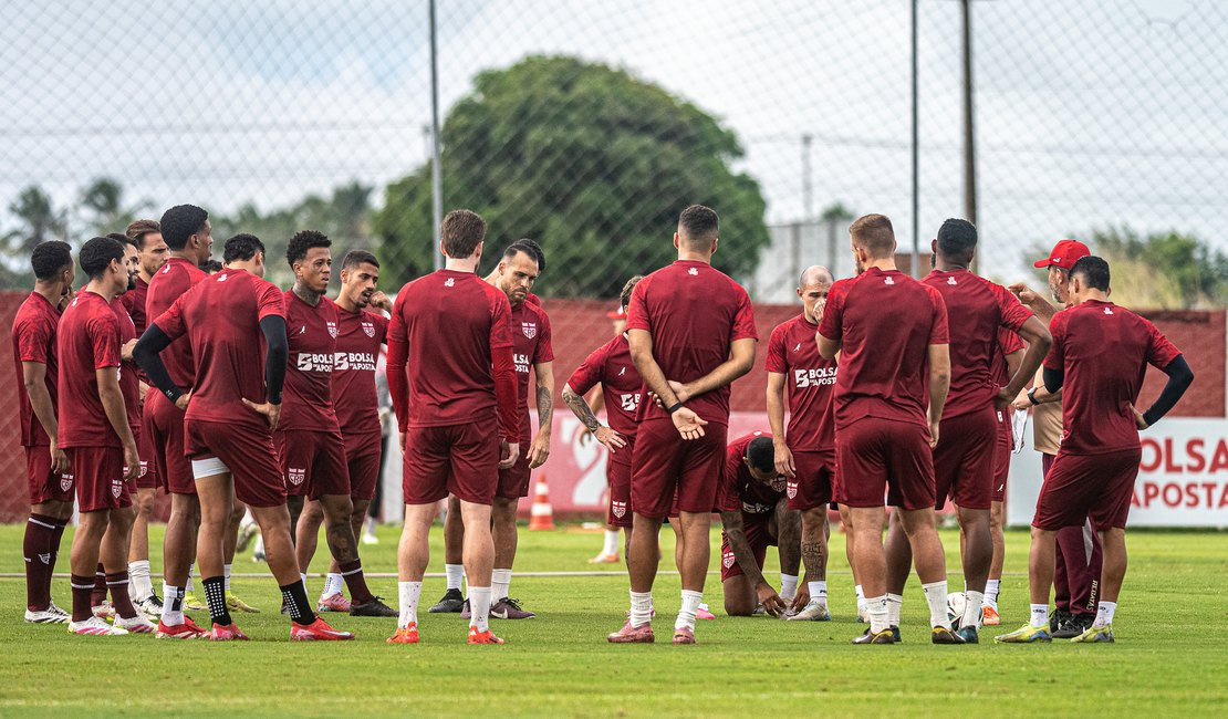 CRB finaliza preparação e embarca para duelo contra o Atlético Goianiense pela Série B