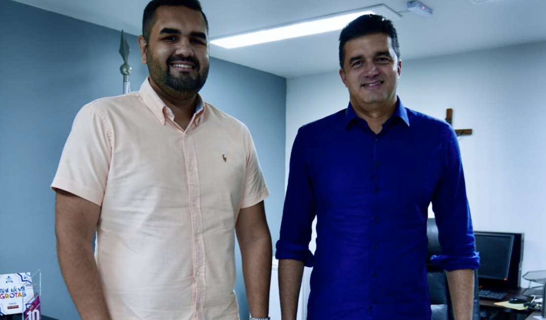 Secretário de Infraestrutura de Alagoas recebe prefeito de Piranhas para discutir obras no município