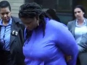 Mãe espanca e mata filho afogado após ele quebrar um ovo no chão