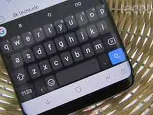 Trolagem do corretor: mulher pede para piscineiro ser amante e ele aceita