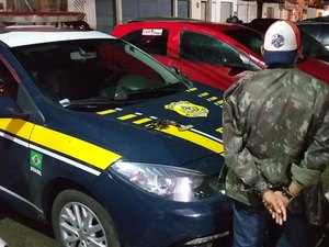 PRF prende homem por porte ilegal de arma em Joaquim Gomes