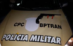 Passageiros são detidos com arma de fogo dentro de coletivo em Maceió