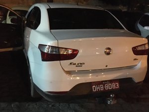 Táxi roubado é encontrado abandonado em via pública do Benedito Bentes