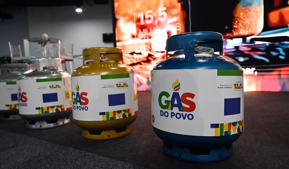 Gás do Povo começa a entregar vale para retirar botijão em novembro; veja quem tem direito
